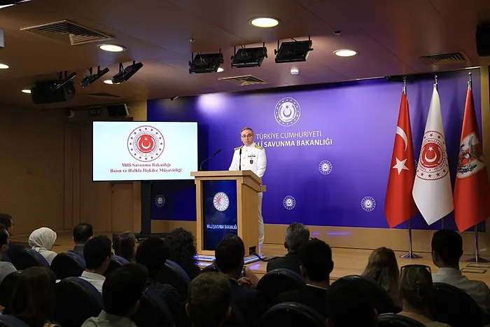 msbden-flas-suriye-ve-sdg-mesaji-gelismeleri-sahada-yakindan-takip-etmekteyiz-1753954140888.jpeg SDG'nin Suriye ordusu ile entegrasyonu sürecinin de yakından takip edildiği vurgulandı. (AA)