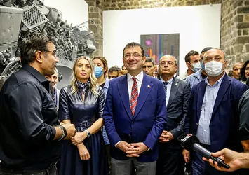 CHP'li İBB Başkanı İmamoğlu Diyarbakır'da evlat nöbetindeki aileleri es geçti! Acılı ailelerden İmamoğlu'na sert tepki