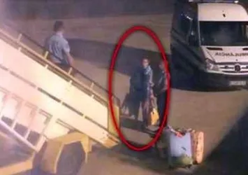 Kötü kokan yolcu uçağı acil indirtti
