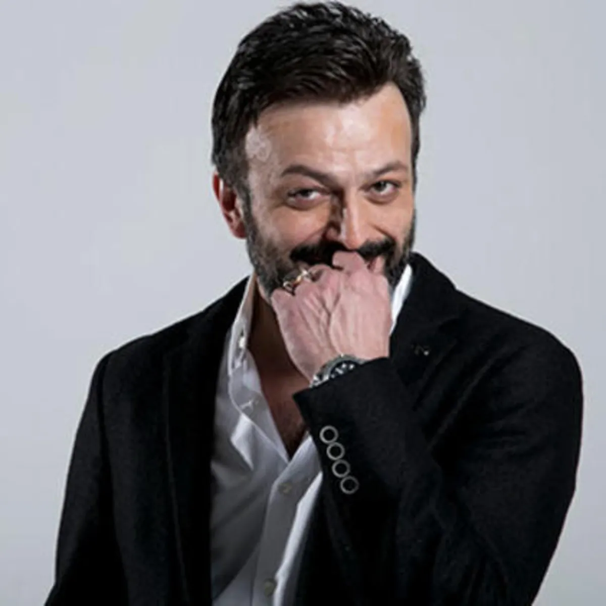 Ünlü oyuncu Serhat Mustafa Kılıç ölü bulundu! İşte evinden çıkanlar