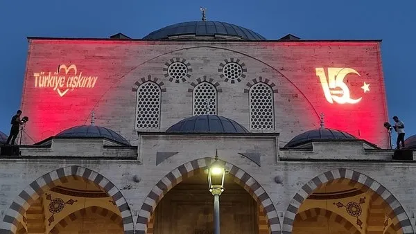 15 Temmuz teması tarihi Sultan Selim Camii'ne yansıtıldı - 1