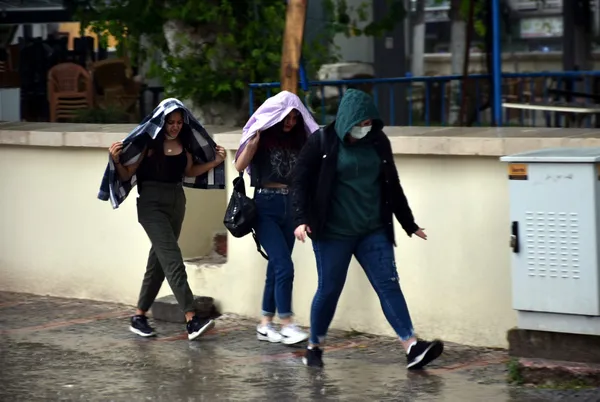 meteoroloji-istanbul-ve-bircok-il-icin-saat-verip-uyardi-bugun-hava-nasil-olacak-hava-durumu-istanbul-ankara-izmir-21-haziran-2021-1624246864455.jpg Meteoroloji İstanbul ve birçok il için saat verip uyardı| Bugün hava nasıl olacak? HAVA DURUMU | İstanbul Ankara İzmir 21 Haziran 2021 - 7