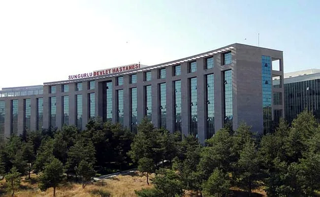 Çorum'da doktor 3 yaşındaki çocuğun yanlış parmağını ameliyat etti - 1