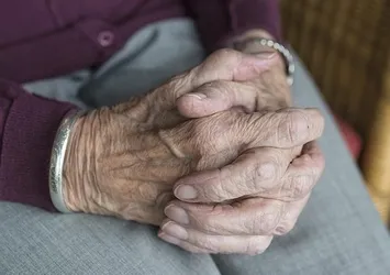 Demans kadınları daha çok etkiliyor