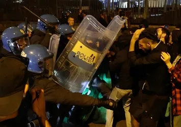 İtalya'da Sumud Filosu'na yapılan İsrail saldırısı protesto edildi! Polis ve göstericiler karşı karşıya geldi