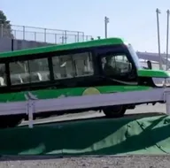 Asfaltta otobüs, rayda tren!