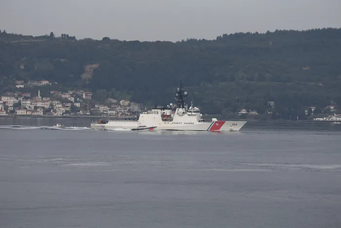 ABD Sahil Güvenlik gemisi Çanakkale Boğazı'ndan geçti! Dikkat çeken görüntü - 1