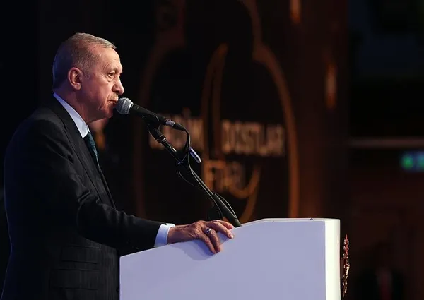 baskan-erdogan-kadim-dostlarla-iftar-programinda-konustu-sehirlerimizi-fetret-devrine-soktular-1710706881345.jpeg Başkan Erdoğan 'Kadim Dostlarla İftar Programı'nda konuştu: Şehirlerimizi fetret devrine soktular - 3