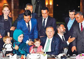 Wilma Elles'in ikizleri de Huber Köşkü'ndeydi