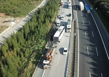 TEM Otoyolu'nda feci kaza! Çok sayıda kişi yaralandı
