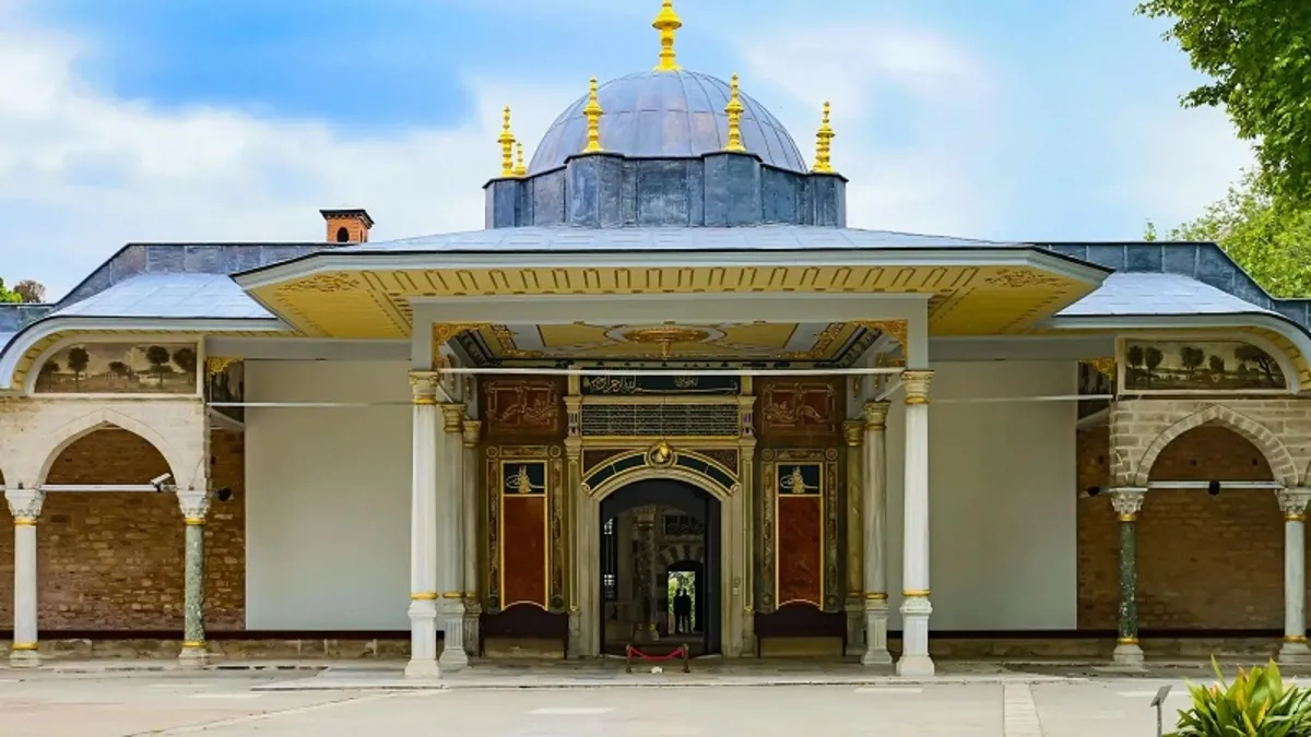 Lise mezunu Güvenlik Görevlisi alımı başladı! Milli Saraylar İdaresi başvuruları Kariyer Kapısı üzerinden topluyor