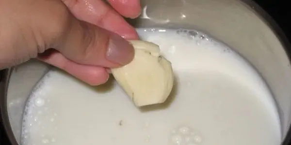 sut-ve-sarimsak-mucizesi-faydalarini-kimse-bilmiyordu-bu-ikiliyi-birlikte-tuketirseniz-1695995881715.jpg Sarımsak ve sütün inanılmaz faydaları! Bu ikisini birlikte tüketirseniz... - 5