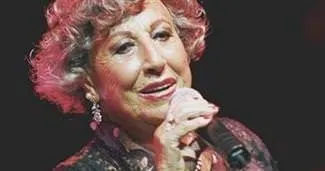 Korkutma bizi Müzeyyen abla!