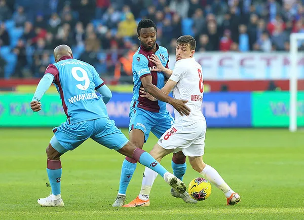 Sivasspor’u 2-1 mağlup eden Trabzonspor 298 hafta sonra yeniden lider
