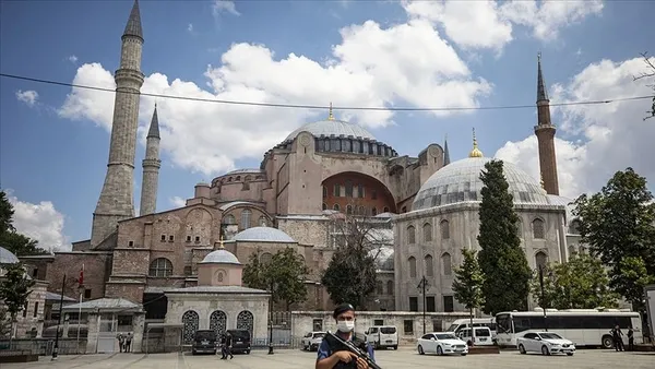 Kültür ve Turizm Bakanı Mehmet Nuri Ersoy'dan flaş Ayasofya açıklaması! Çok ciddi bir tadilat gerçekleştirilecek - 2