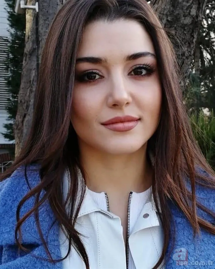 Hande Erçel’in estetiksiz hali hayranlarını şoke etti! İşte yıllar öncesine ait fotoğrafı...