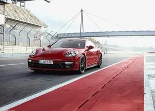 2019 Porsche Panamera GTS örtüsünü kaldırdı