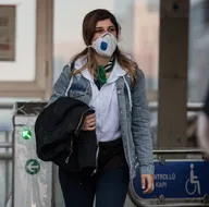 İstanbulda toplu taşımada maskeli dönem başladı