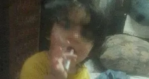 2 yaşındaki çocuğuna sigara içirdi! O anne her yerde aranıyor