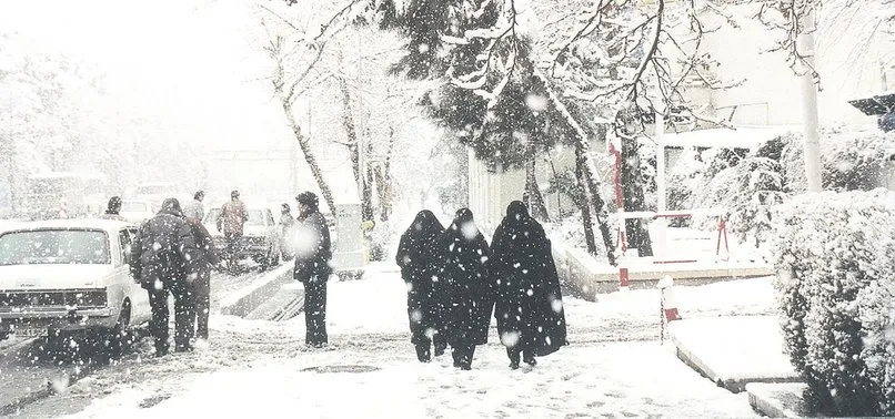 İran'ın başkenti Tahran'a mevsimin ilk karı düştü