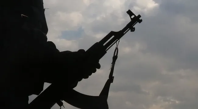 YPG/PKK'lı teröristler Haseke'de bir ayda 2 bin 700 genci zorla silah altına aldı - 1