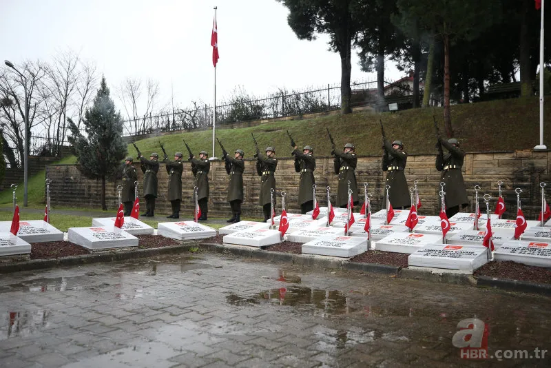 Çanakkale Zaferi'nin 108. yıl dönümü! "Çanakkale geçilmez" yazılı altın madalya Türk bayrağına takıldı 19