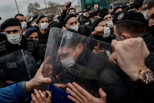 Ülkeyi karıştırmak isteyenler tek tek ortaya çıkıyor! Ümit Boyner de Boğaziçi provokasyonuna destek verdi!