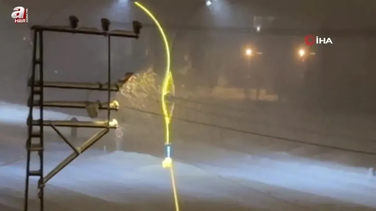 Yüksekova-İstanbul uçak seferi kar yağışı nedeniyle iptal edildi