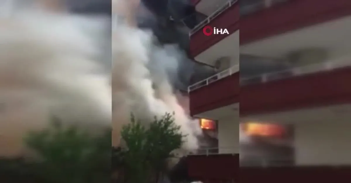 Son dakika: Apartmanda yangın paniği kamerada |Video