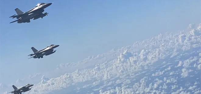 Fransa ve Yunanistan savaş jetlerini birlikte uçurdu