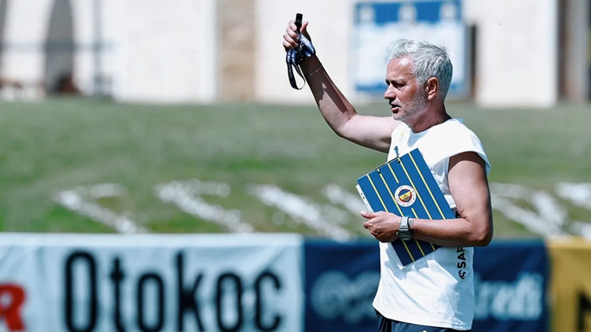 Fenerbahçe'de büyük kıyım! Mourinho 6 ismin biletini kesti