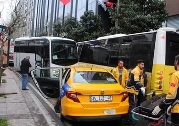 İstanbul’da zincirleme kaza! Kızakladı karşı şeritte durabildi
