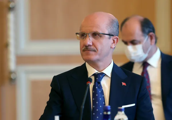 YÖK Başkanı Özvar’dan vakıf üniversitelerine ’indirim’ çağrısı: Eğitimin aksamasını istemiyoruz