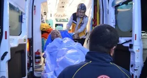 Parkta 5 kişiyle tartışan adam 11 yerinden bıçaklandı