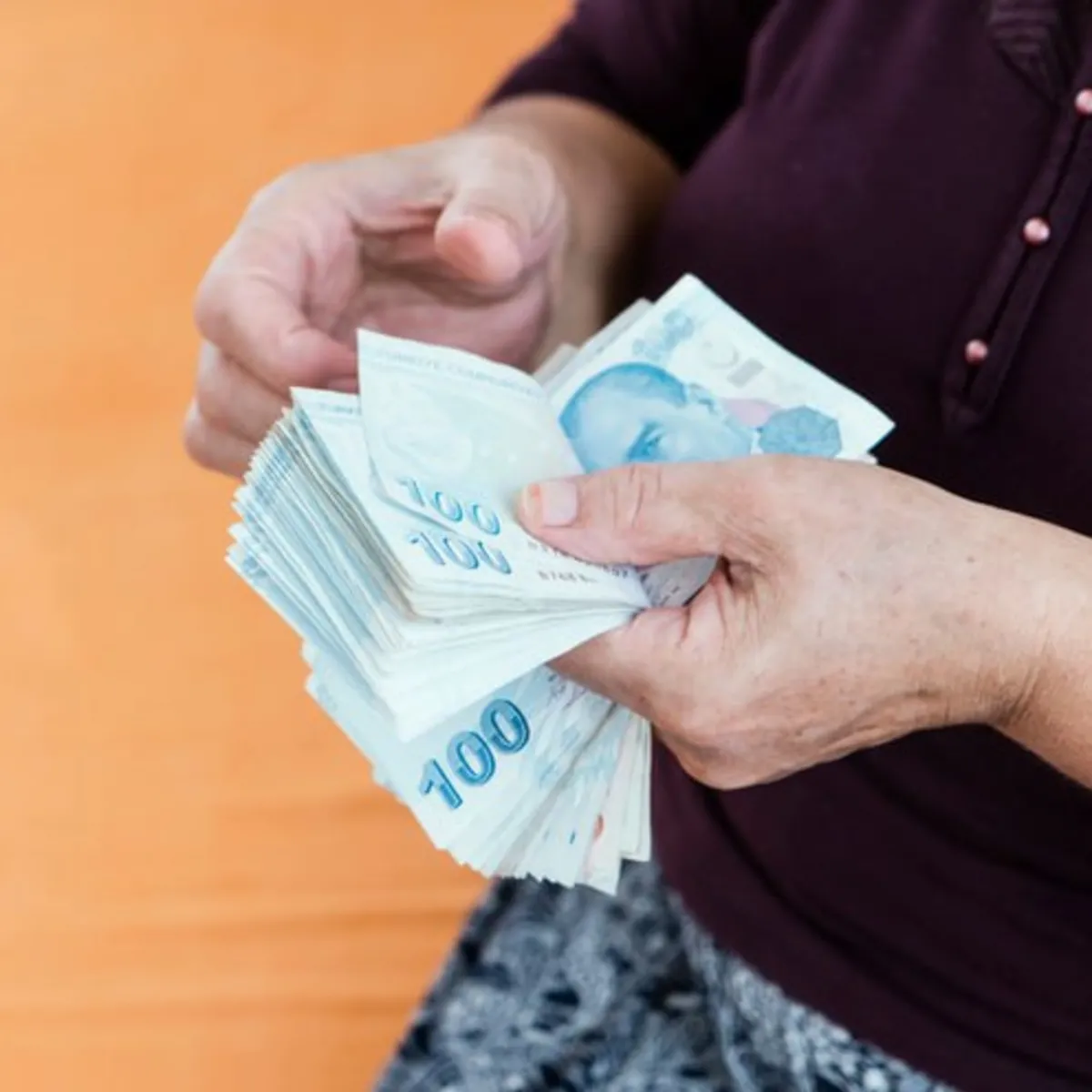 Tam bağımlı vatandaşlara destek! Evde Bakım Yardımı eylül ödemeleri hesaplara aktarıldı
