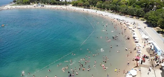 Hafta sonu İstanbullular Caddebostan Plajı’na akın etti