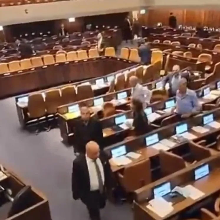 İsrail meclisinde panik anları