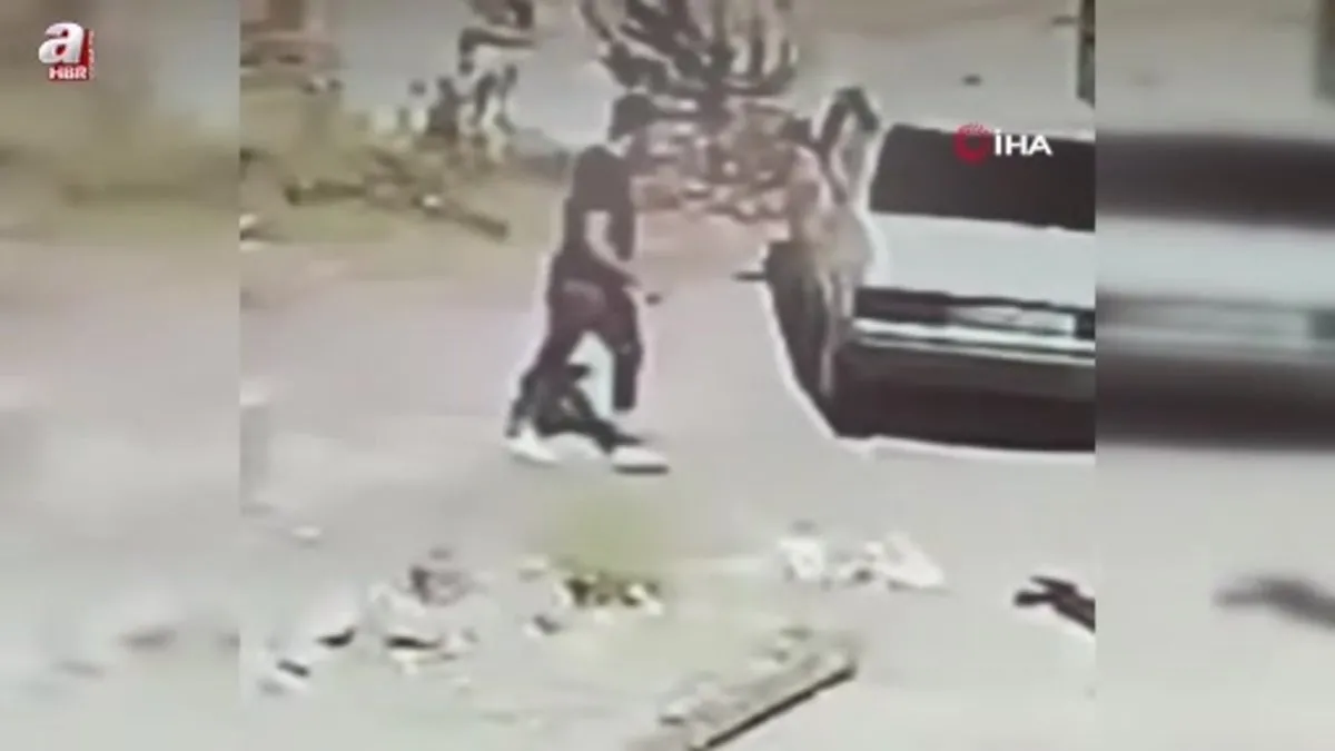 Aksaray’da seyir halindeki araçta yılan paniği kamerada