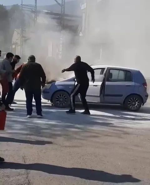 1635427092365.jpg Yayaya çarpmamak için fren yapınca olan oldu! Karabük'te zincirleme kaza - 1