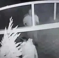 Cami avlusunda kendini asan genci imam kurtardı