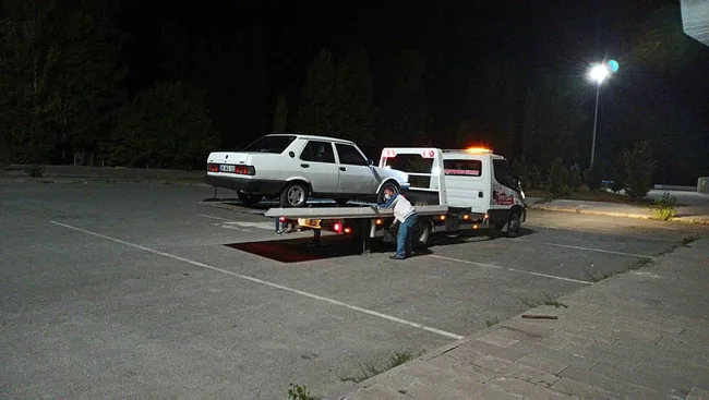 eskisehirde-evde-karantinada-olmasi-gereken-koronavirus-hastasi-drift-yaparken-yakalandi-9-bin-291-lira-ceza-yedi-1602834994943.jpg Eskişehir'de koronavirüs hastası drift yaparken yakalandı! - 2