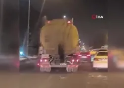 Tanker arkasında tehlikeli yolculuk kamerada