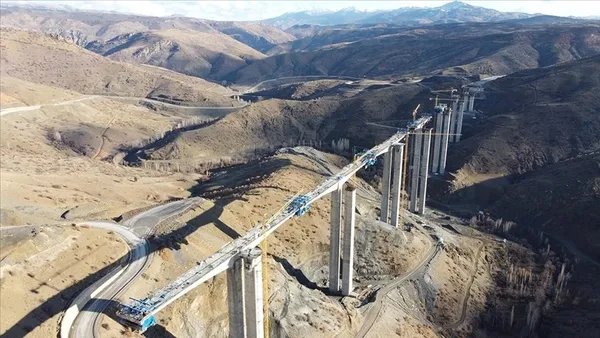 Türkiye’nin en yüksek ayaklı viyadüğü trafiğe açılıyor