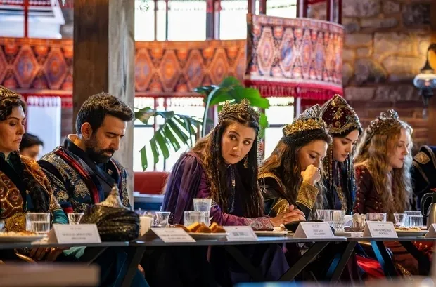 1784971861075.jpeg Aşk ve Taht dizisinden ilk kare: Ceren Benderlioğlu canlandıracağı karakteri paylaştı - 1