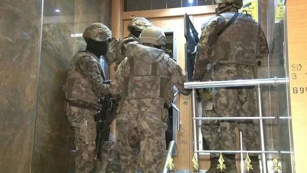 son-dakika-istanbulda-dev-operasyon-aralarinda-sedat-peker-de-var-1617941046455.jpeg Son dakika: İstanbul'da dev operasyon! Aralarında Sedat Peker de var! - 2