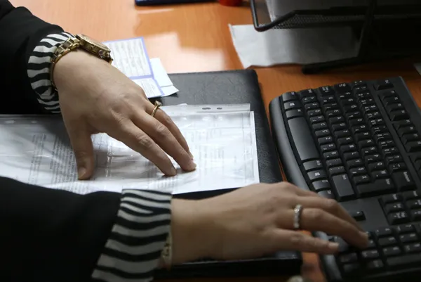 Sözleşmeli personele kadroya geçiş rehberi! 30 günde başvuru, 60 günde atama | Kadroya alınan meslek grupları...