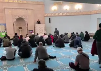 Ukrayna'da savaşın gölgesinde Ramazan'ın ilk cuma namazı kılındı