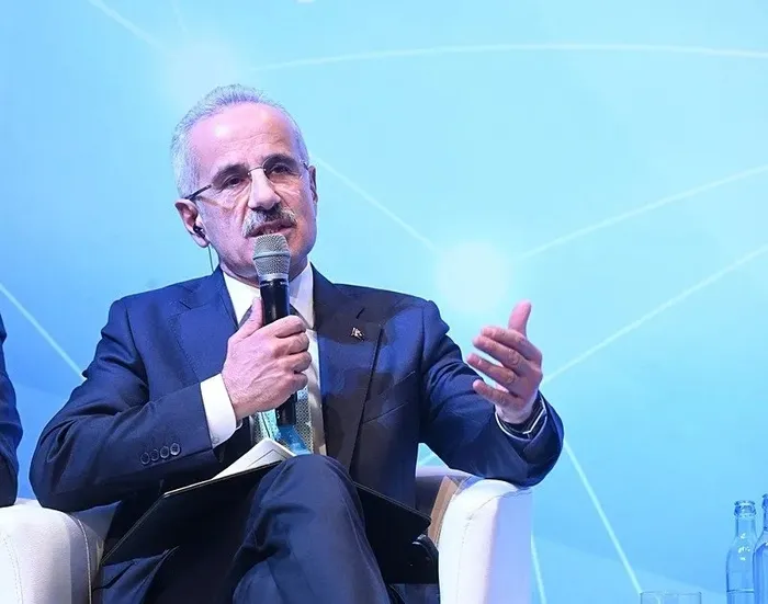 bakan-uraloglundan-carpici-aciklamalar-instagram-ile-turkiye-neler-gorustu-1723831564290.jpeg Bakan Uraloğlu'ndan önemli açıklamalar! Türkiye ile Instagram süreçte neler görüştü? TikTok hakkında çarpıcı yanıt - 1