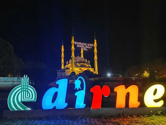 Selimiye Camii'nden mahya ile koronavirüs uyarısı - 1