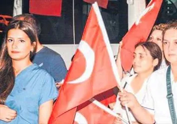 Sağlık çalışanları meydanları doldurdu